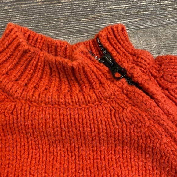 GAP Sweater - Picture 2 of 5